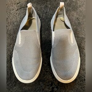 Old Navy Gray Stretch Slip-On Shoes Size 3
